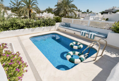 Stunning penthouse with private pool and unbeatable location - Frontline Beach on the Golden Mile!