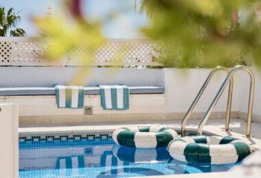 Stunning penthouse with private pool and unbeatable location - Frontline Beach on the Golden Mile!