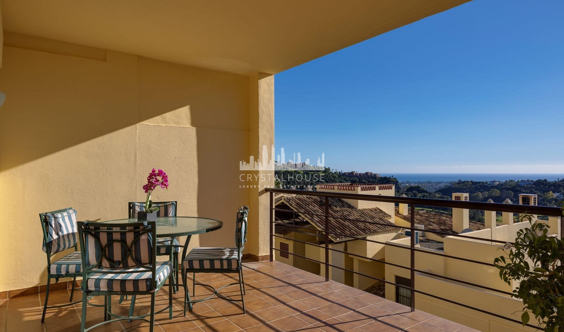 Apartment with excellent sea views in one of the best developments in Los Arqueros.
