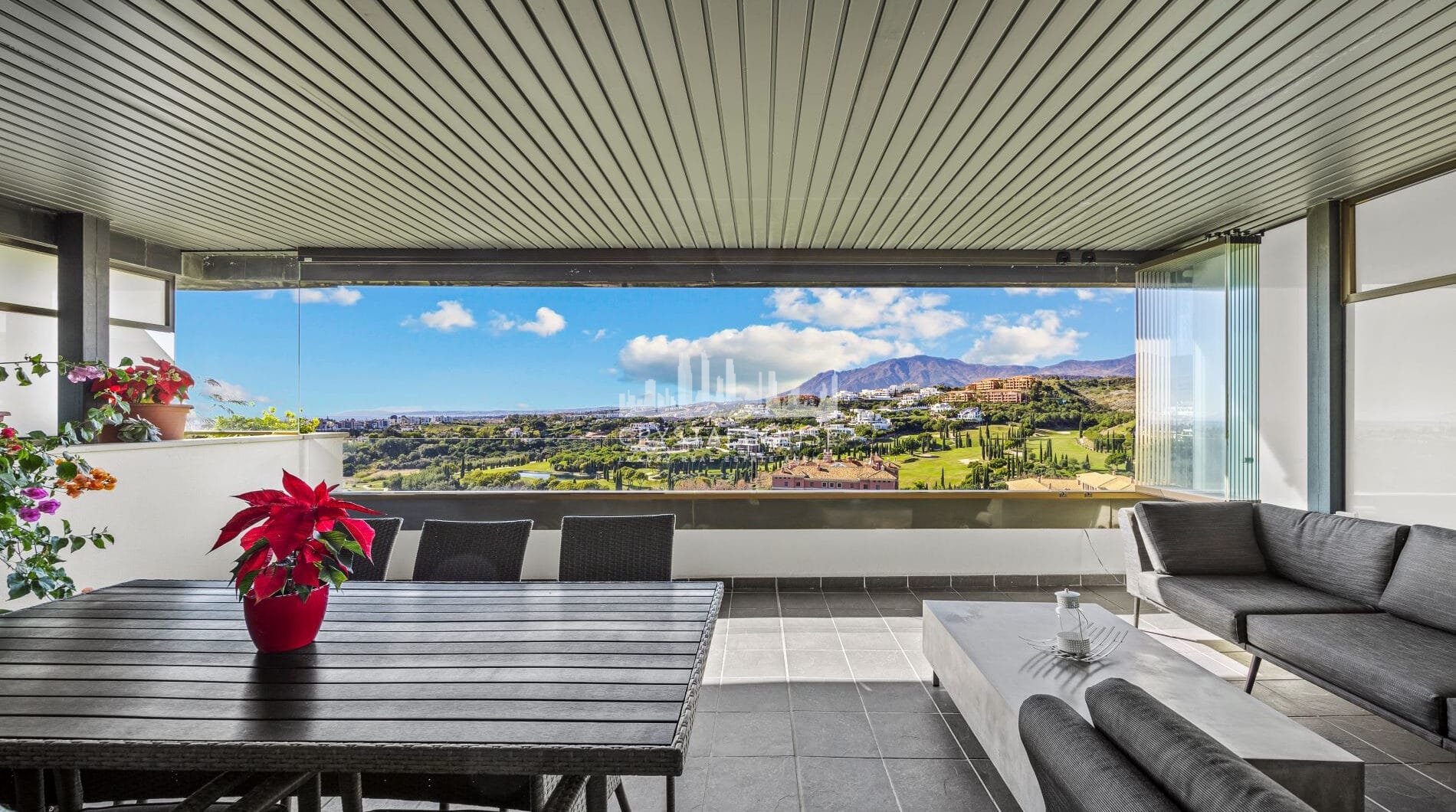 Exclusive apartment for sale with spectacular views in Los Flamingos Golf Resort.