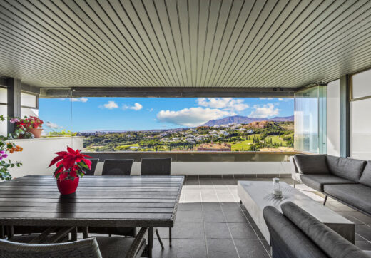 Exclusive apartment for sale with spectacular views in Los Flamingos Golf Resort.
