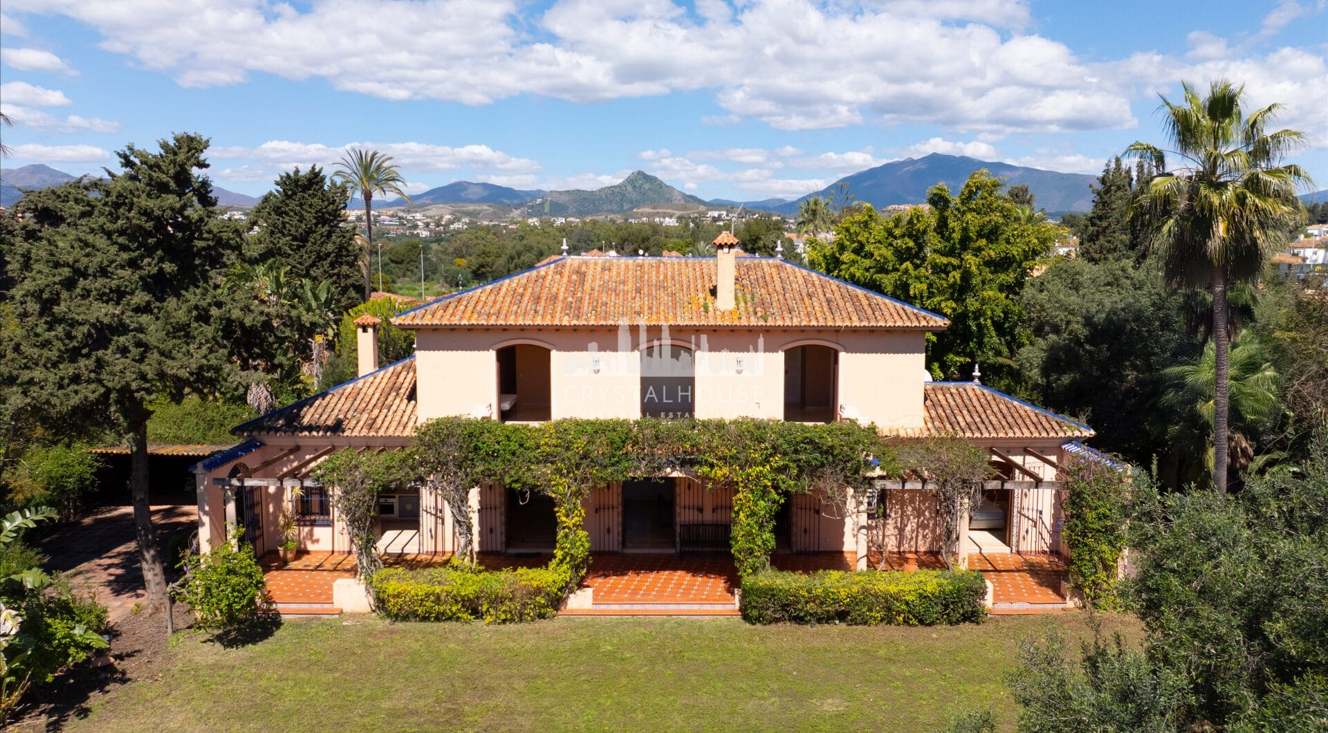 Beachside Villa for sale in Paraiso Barronal, Estepona