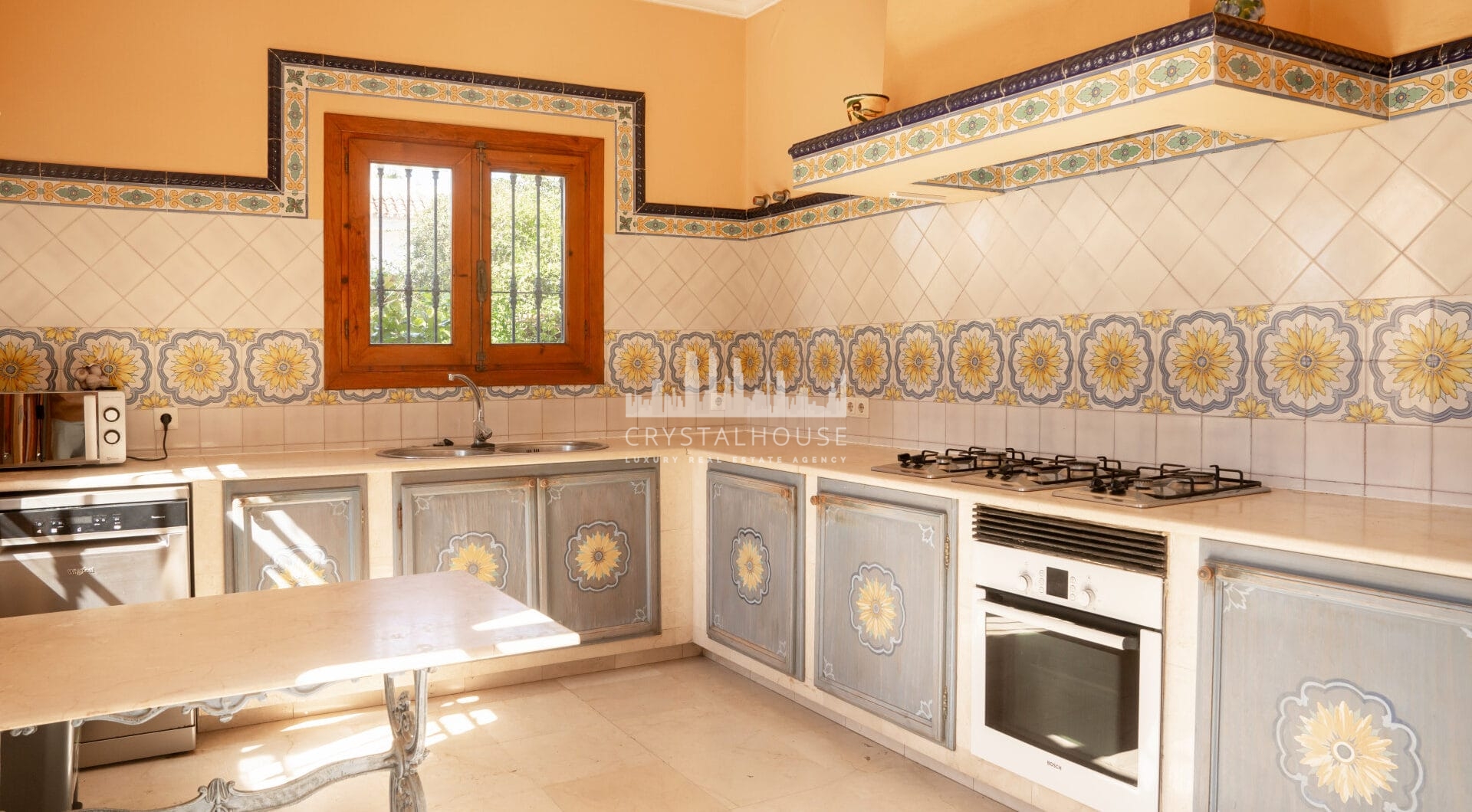 Beachside Villa for sale in Paraiso Barronal, Estepona