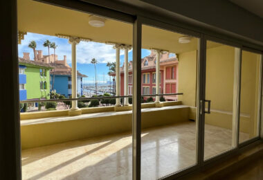 *Charming Marina Apartment with Stunning Sea Views in Sotogrande Port*