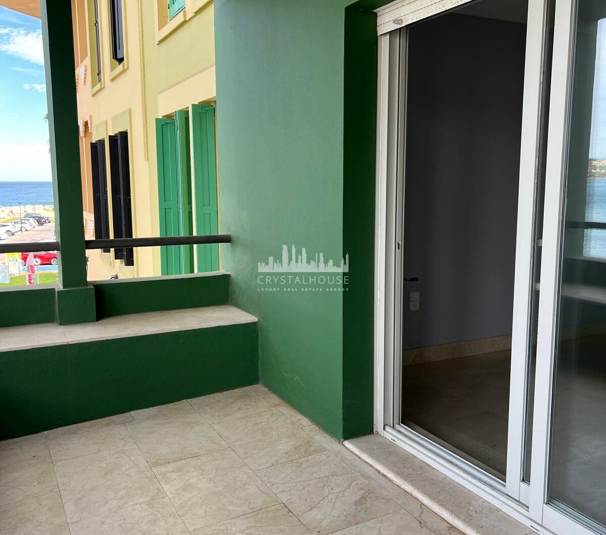 *Charming Marina Apartment with Stunning Sea Views in Sotogrande Port*