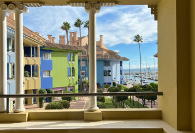 *Charming Marina Apartment with Stunning Sea Views in Sotogrande Port*