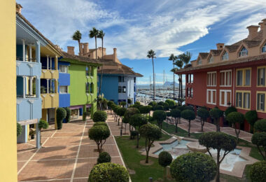 *Charming Marina Apartment with Stunning Sea Views in Sotogrande Port*