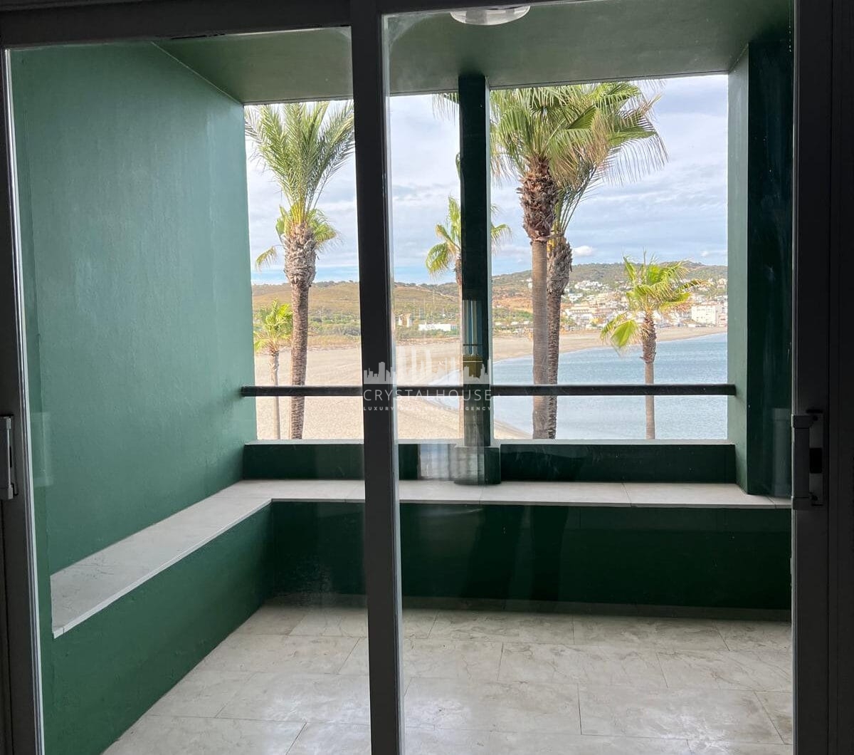 *Charming Marina Apartment with Stunning Sea Views in Sotogrande Port*