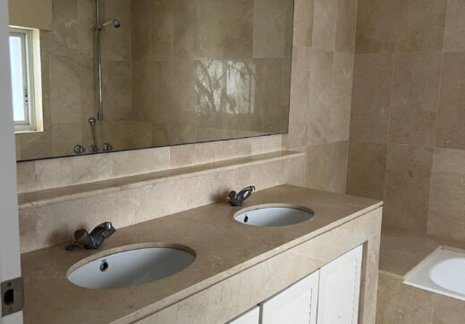 *Charming Marina Apartment with Stunning Sea Views in Sotogrande Port*