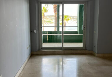 *Charming Marina Apartment with Stunning Sea Views in Sotogrande Port*