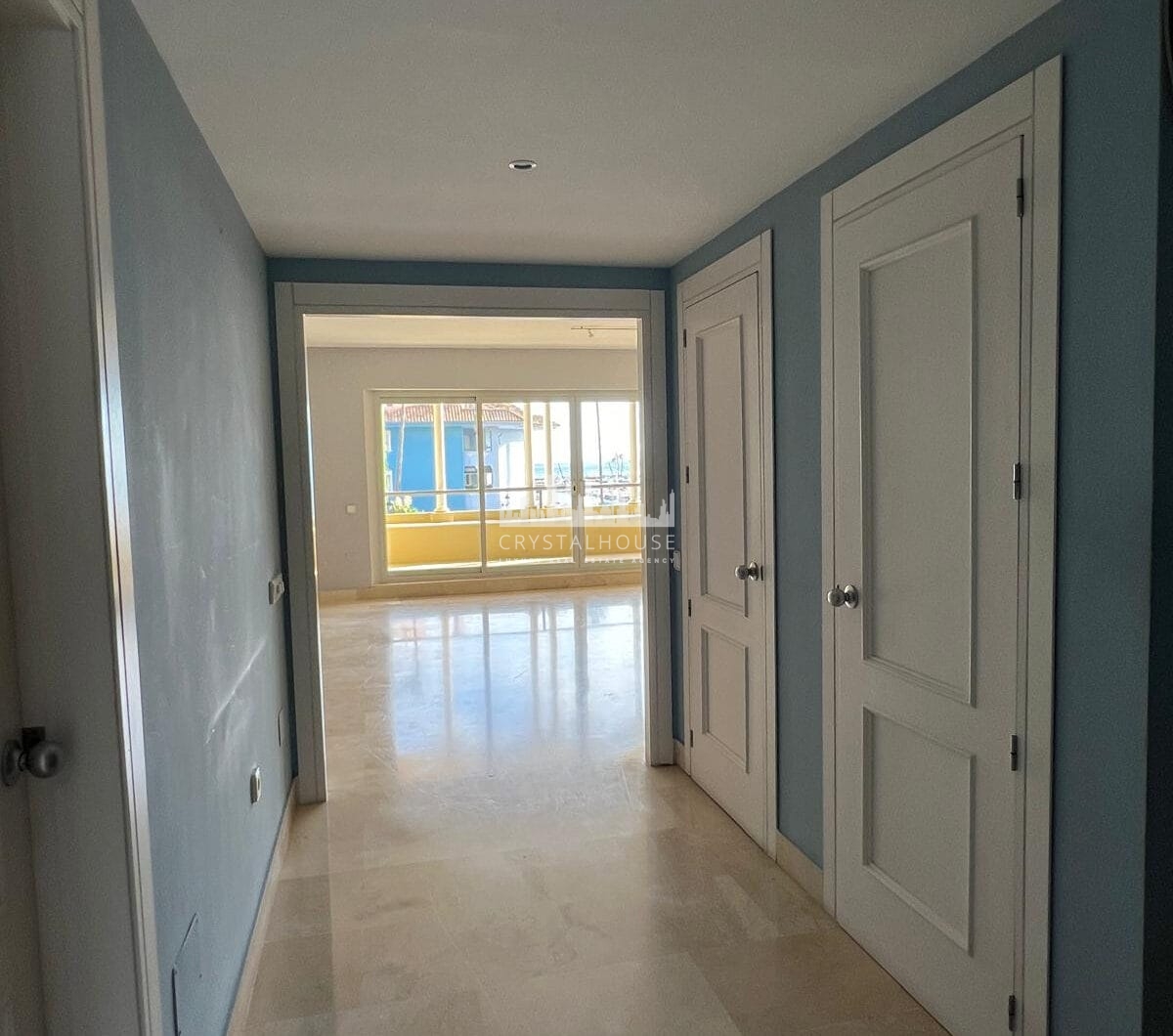 *Charming Marina Apartment with Stunning Sea Views in Sotogrande Port*