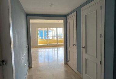 *Charming Marina Apartment with Stunning Sea Views in Sotogrande Port*