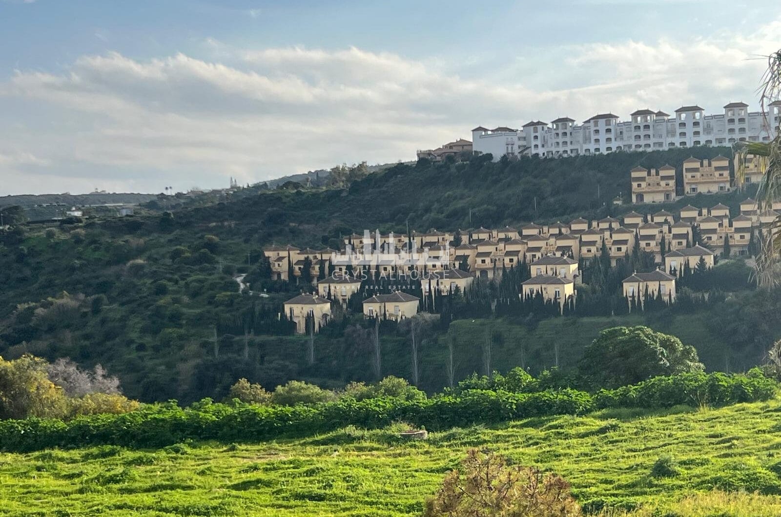 Charming 1-Bedroom Apartment with Panoramic Sea and Countryside Views