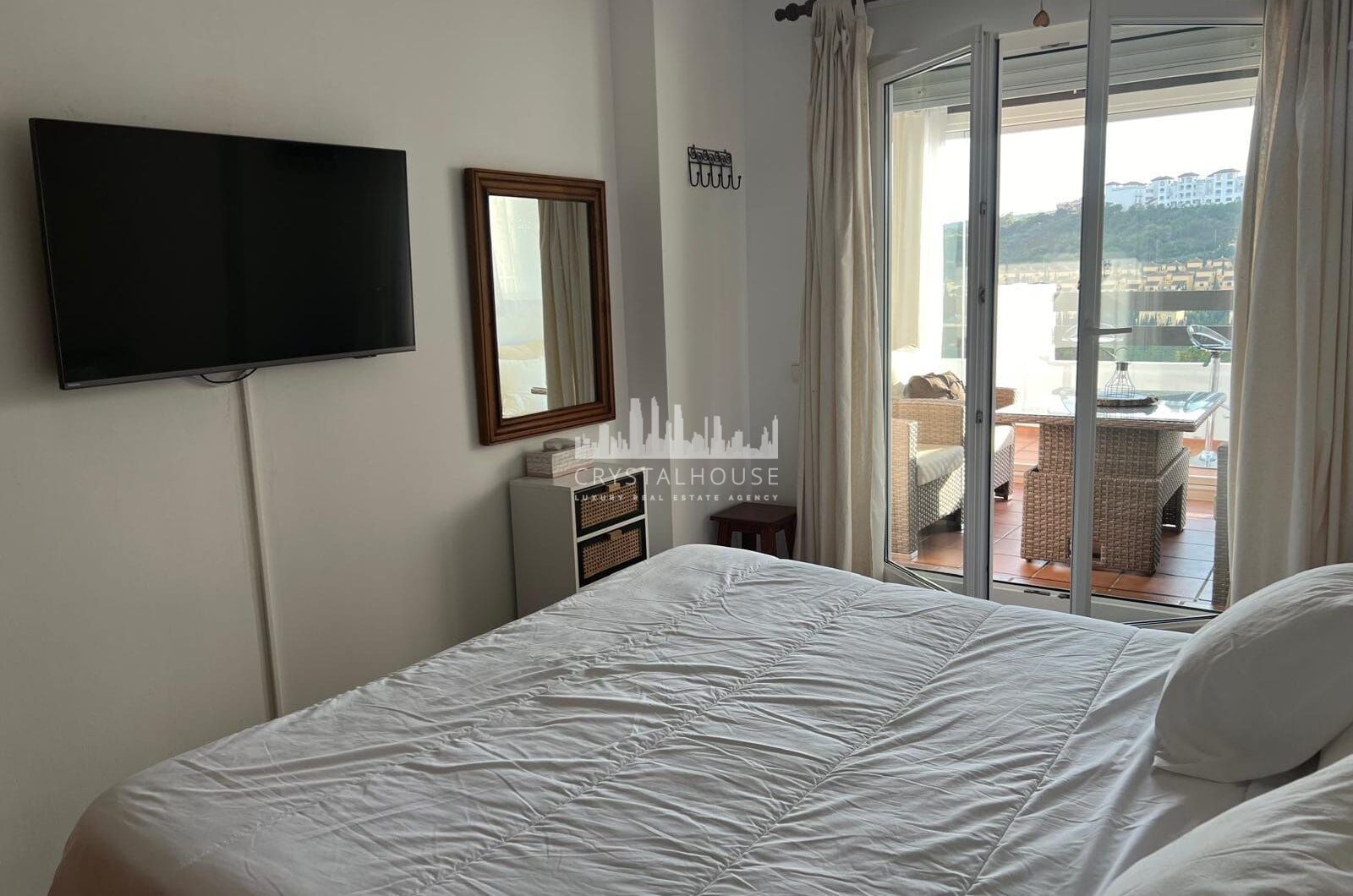 Charming 1-Bedroom Apartment with Panoramic Sea and Countryside Views