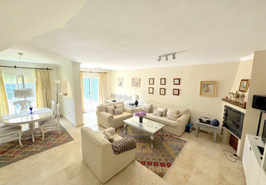 Townhouse for sale in Atalaya Estepona