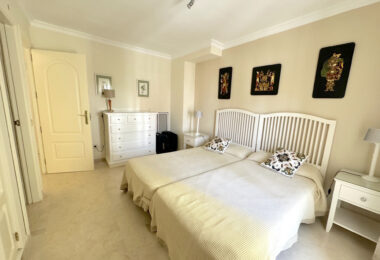 Townhouse for sale in Atalaya Estepona