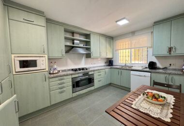 Townhouse for sale in Atalaya Estepona