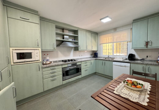 Townhouse for sale in Atalaya Estepona