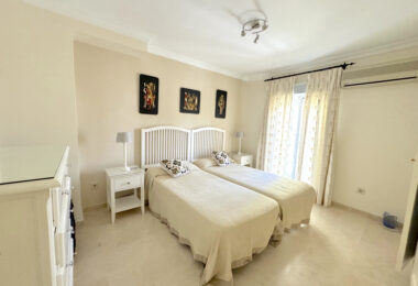 Townhouse for sale in Atalaya Estepona