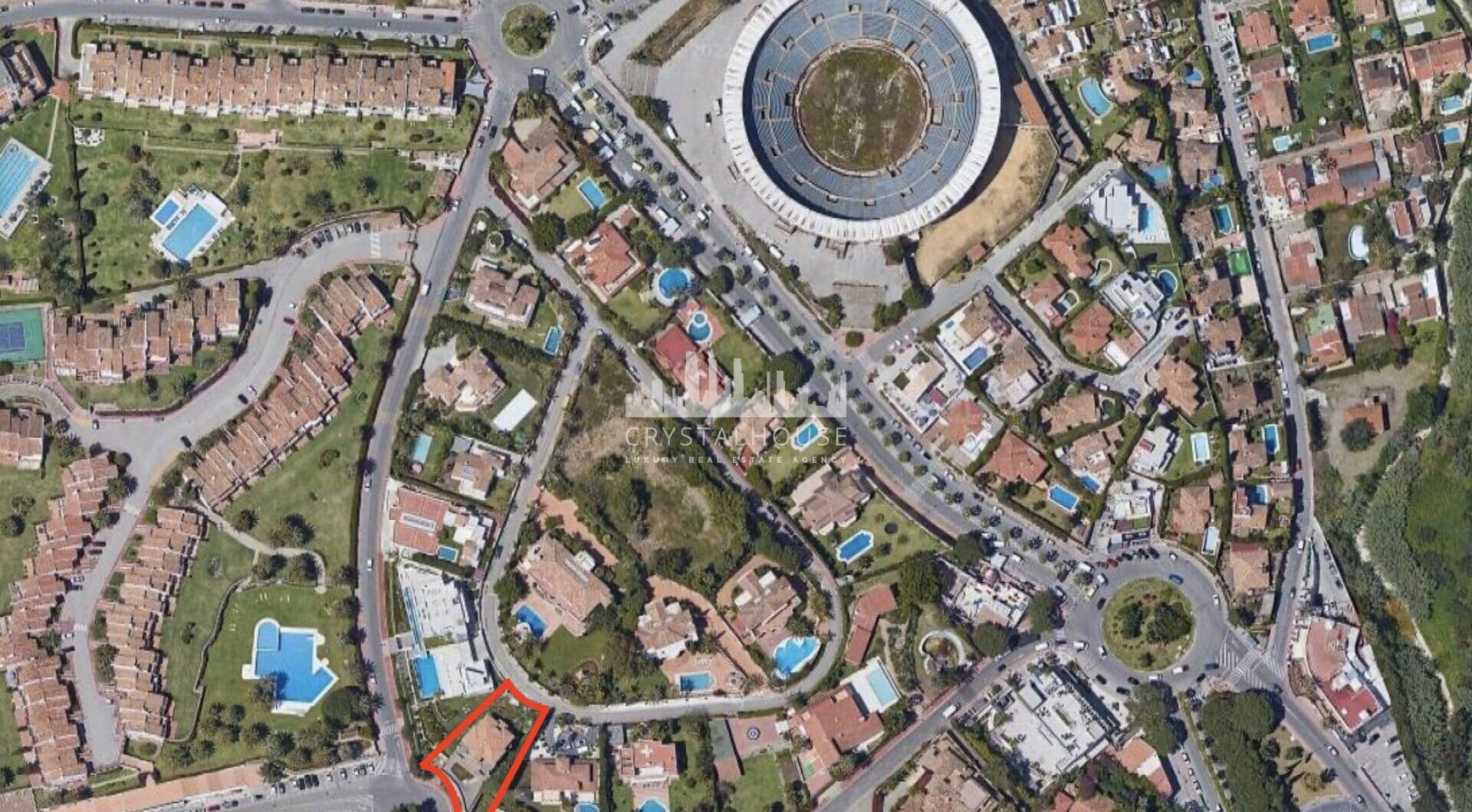 Plot and Project for contemporary villa of 1146 square metres built area in Puerto Banus´ best location