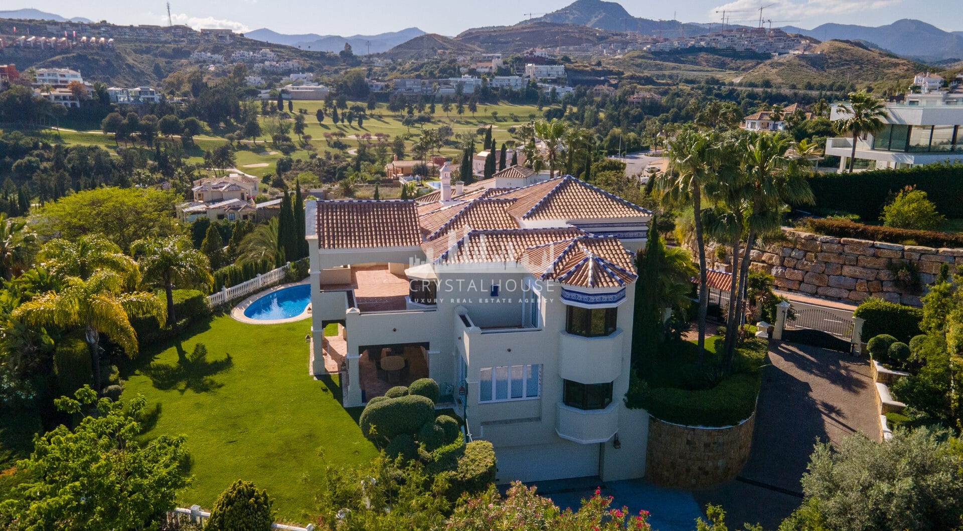 Villa Haveli - Traditional Villa with Sea Views in Fantastic Location