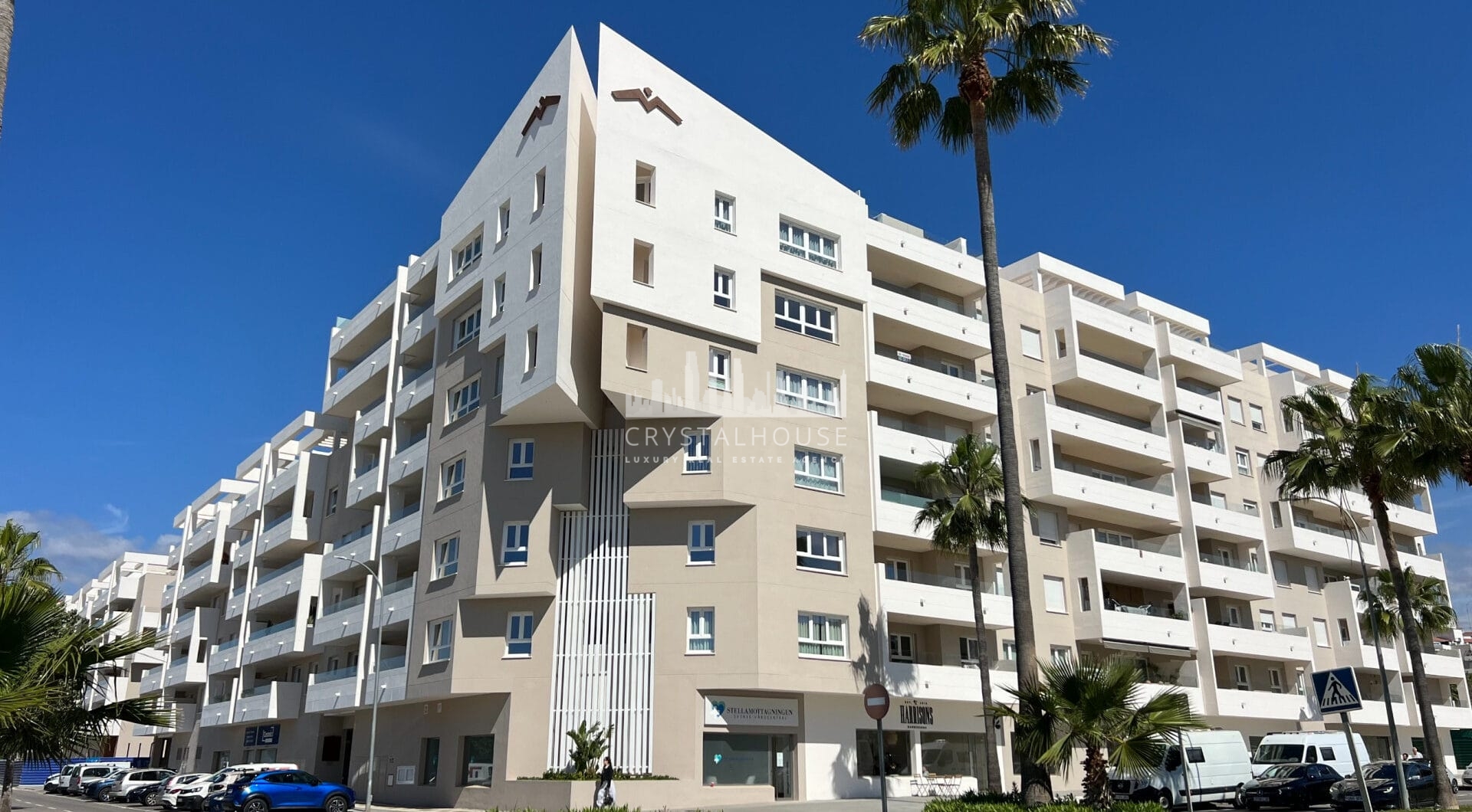 Key-ready 4-Bedroom Apartment in Albatros XV, Nueva Andalucia – Stunning Views