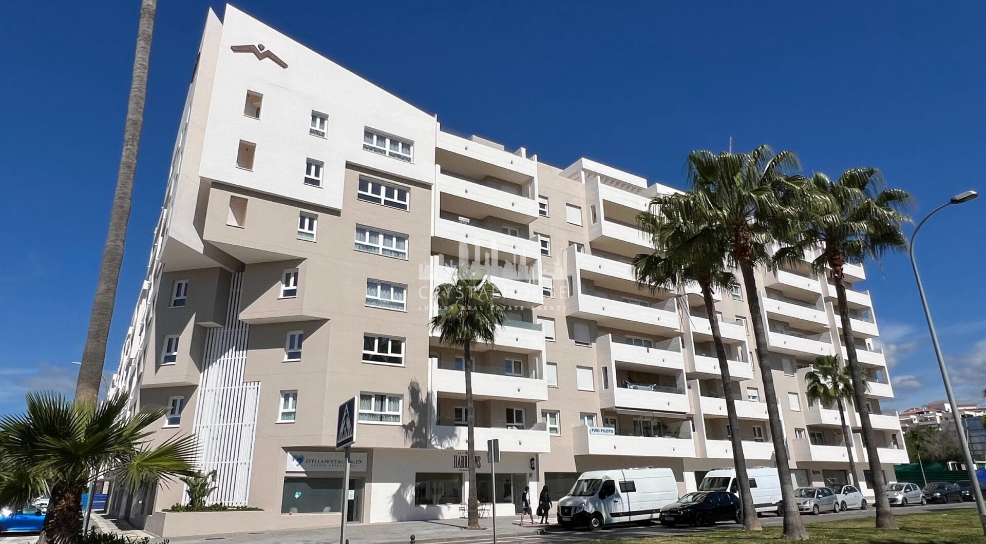 Key-ready 4-Bedroom Apartment in Albatros XV, Nueva Andalucia – Stunning Views