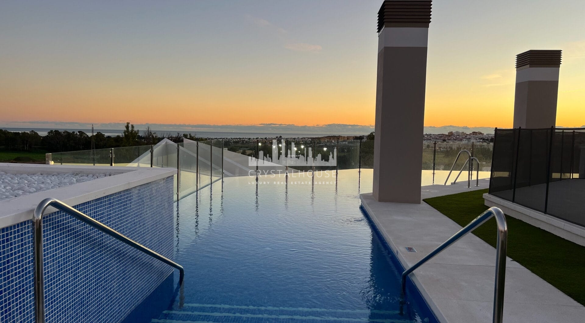 Key-ready 4-Bedroom Apartment in Albatros XV, Nueva Andalucia – Stunning Views