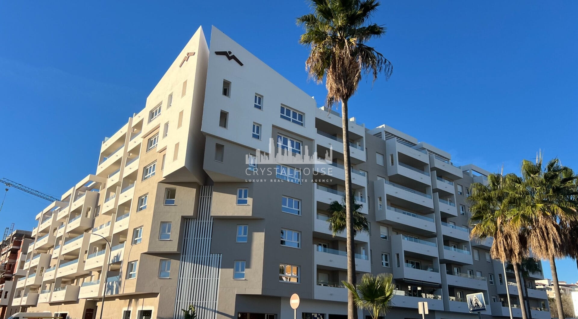 Key-ready 4-Bedroom Apartment in Albatros XV, Nueva Andalucia – Stunning Views