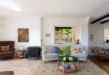 Lovely 5-bedroom villa with separate apartment in Torremuelle