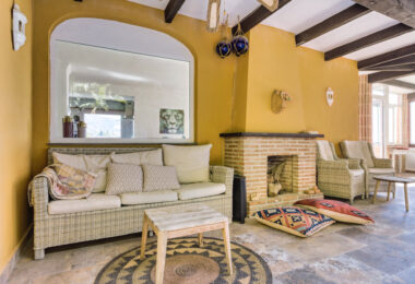Lovely 5-bedroom villa with separate apartment in Torremuelle