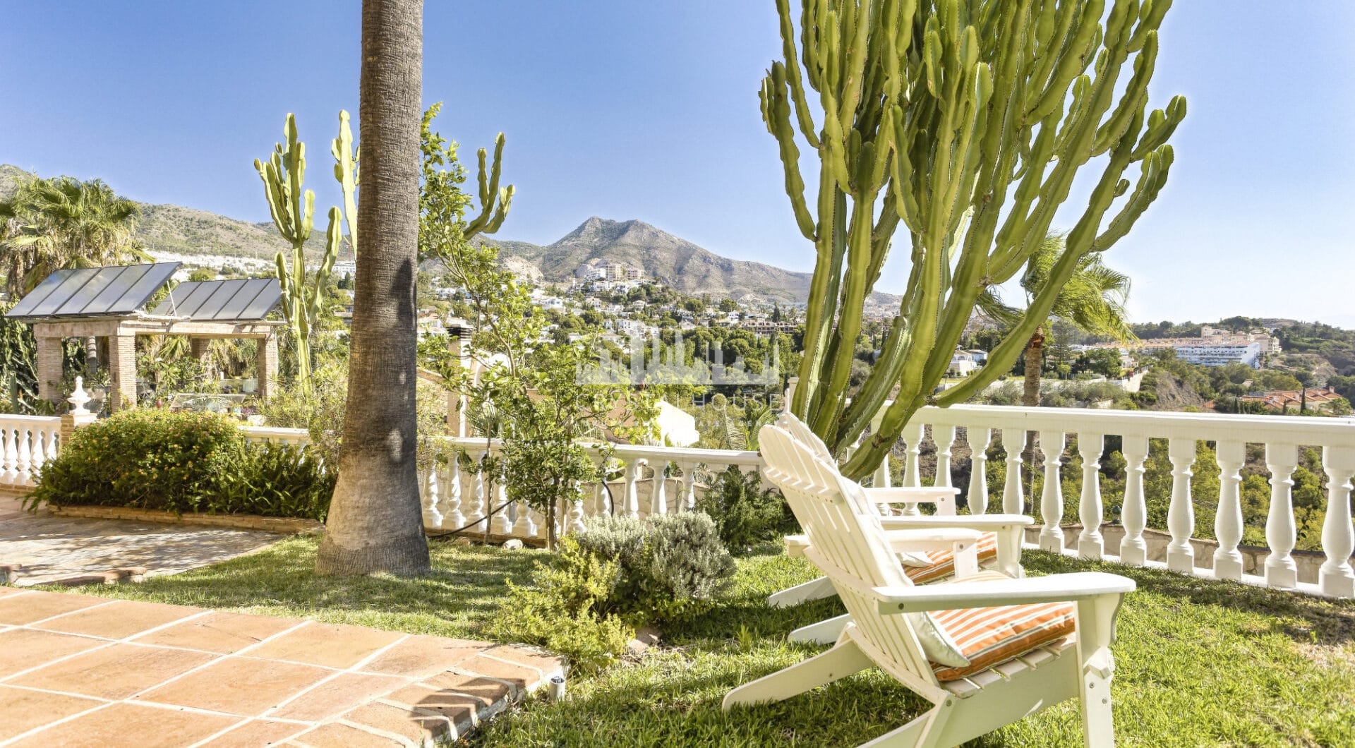 Lovely 5-bedroom villa with separate apartment in Torremuelle