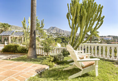 Lovely 5-bedroom villa with separate apartment in Torremuelle