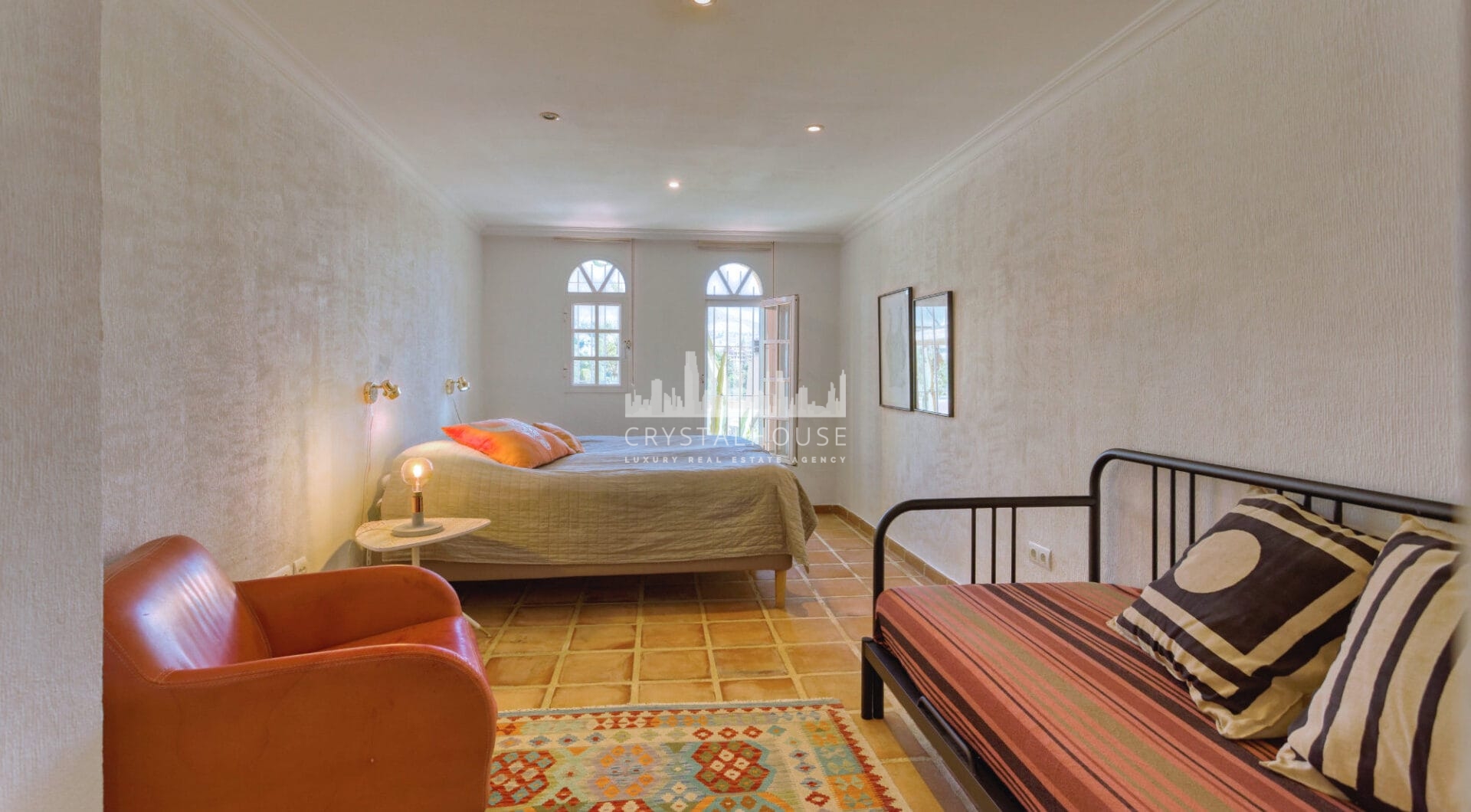Lovely 5-bedroom villa with separate apartment in Torremuelle
