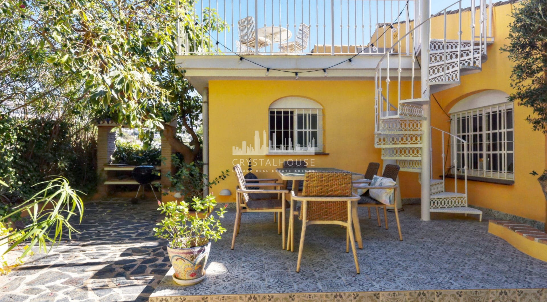 Lovely 5-bedroom villa with separate apartment in Torremuelle