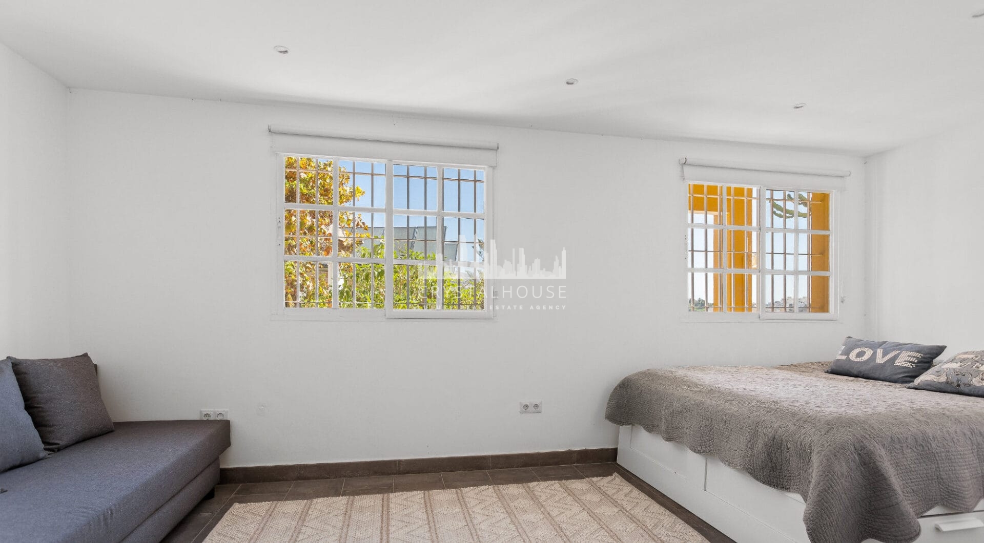 Lovely 5-bedroom villa with separate apartment in Torremuelle