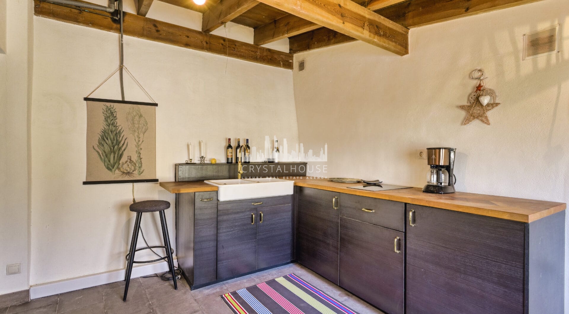 Lovely 5-bedroom villa with separate apartment in Torremuelle
