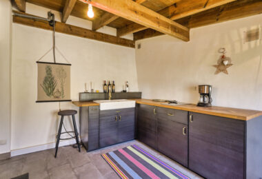 Lovely 5-bedroom villa with separate apartment in Torremuelle