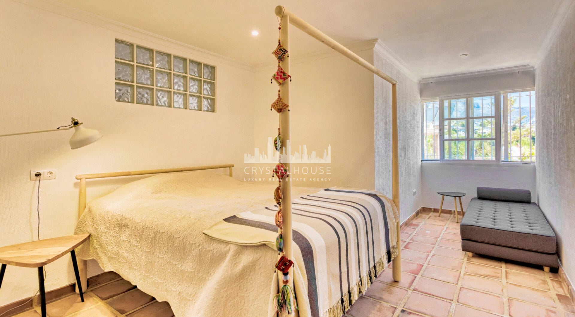 Lovely 5-bedroom villa with separate apartment in Torremuelle