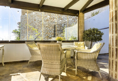 Lovely 5-bedroom villa with separate apartment in Torremuelle