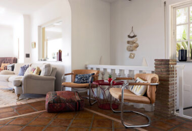 Lovely 5-bedroom villa with separate apartment in Torremuelle