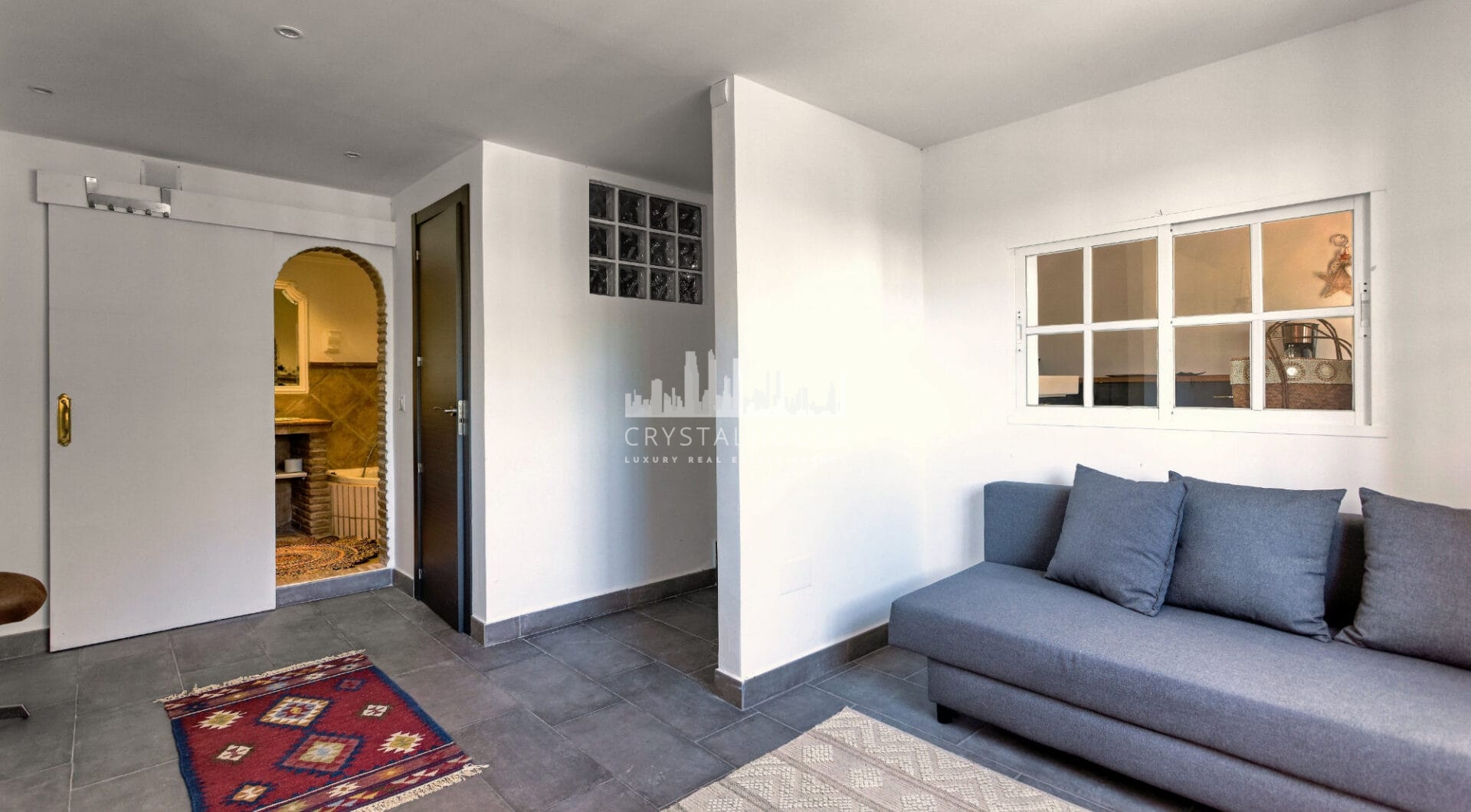 Lovely 5-bedroom villa with separate apartment in Torremuelle