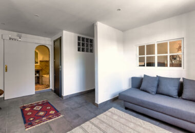 Lovely 5-bedroom villa with separate apartment in Torremuelle