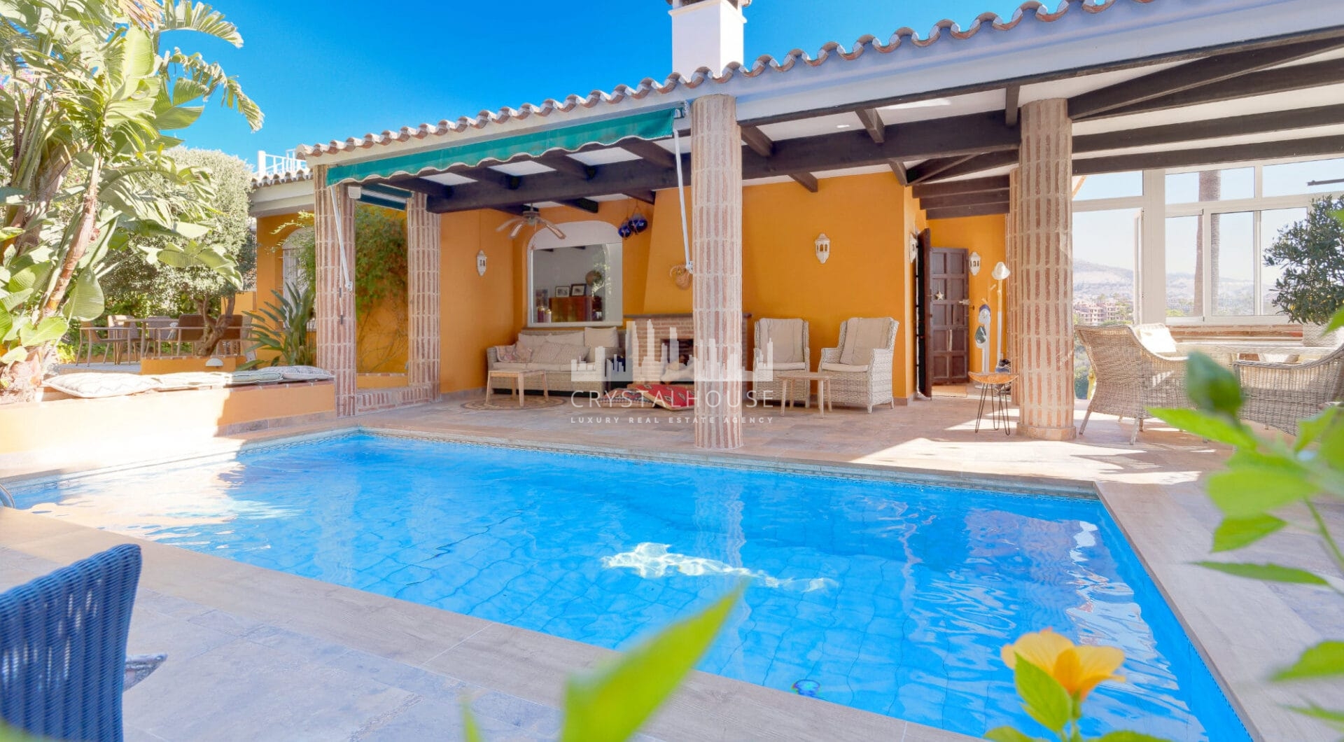 Lovely 5-bedroom villa with separate apartment in Torremuelle