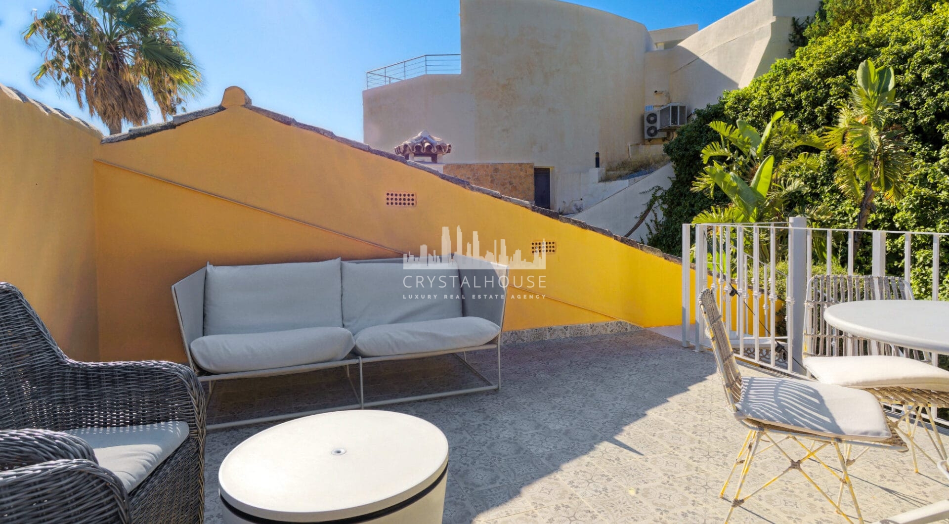 Lovely 5-bedroom villa with separate apartment in Torremuelle