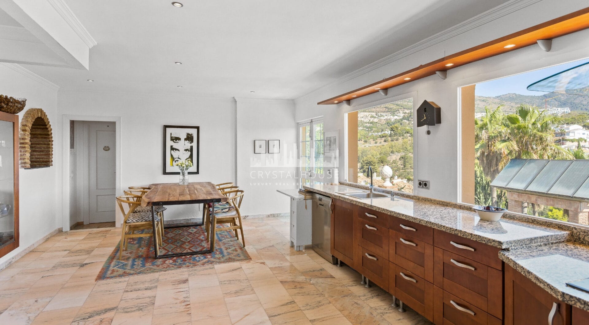 Lovely 5-bedroom villa with separate apartment in Torremuelle