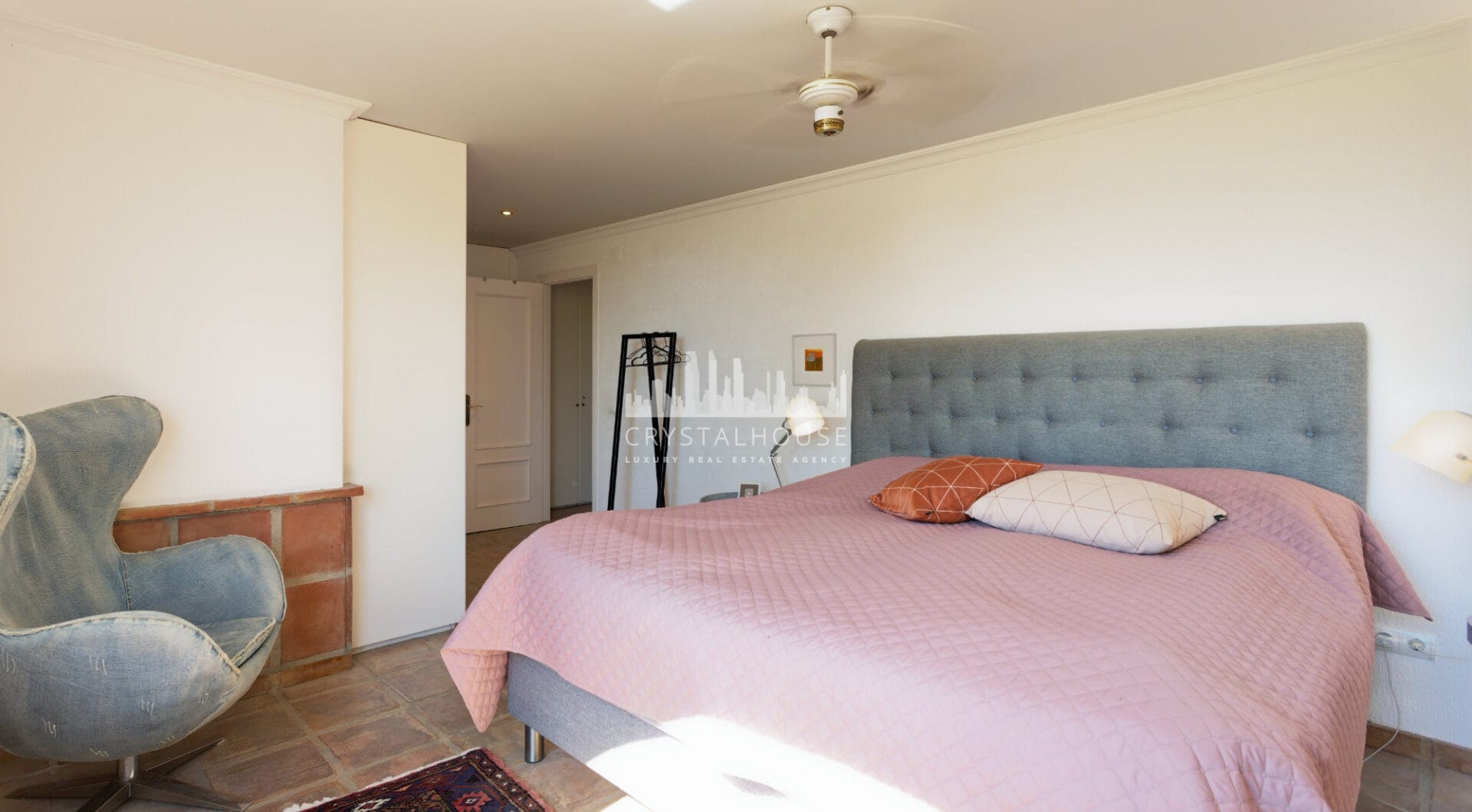 Lovely 5-bedroom villa with separate apartment in Torremuelle