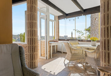 Lovely 5-bedroom villa with separate apartment in Torremuelle
