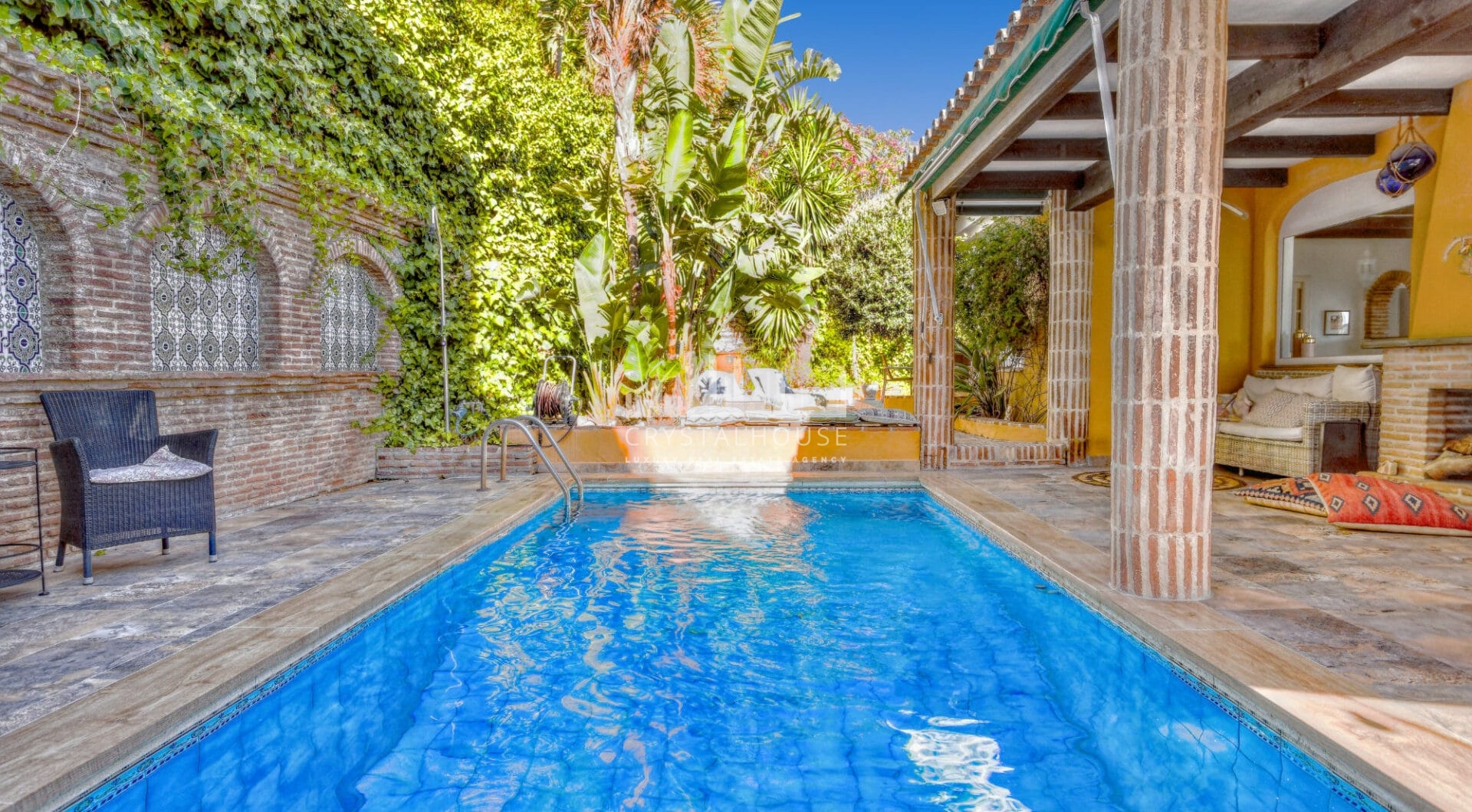 Lovely 5-bedroom villa with separate apartment in Torremuelle