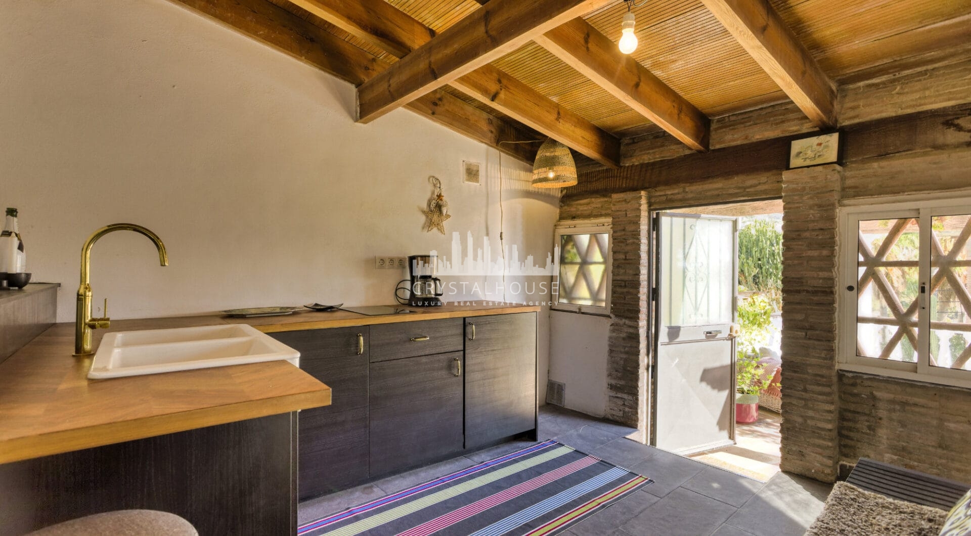 Lovely 5-bedroom villa with separate apartment in Torremuelle